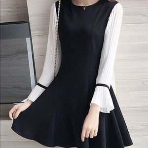 💥pleated bell sleeve paneled a line dress